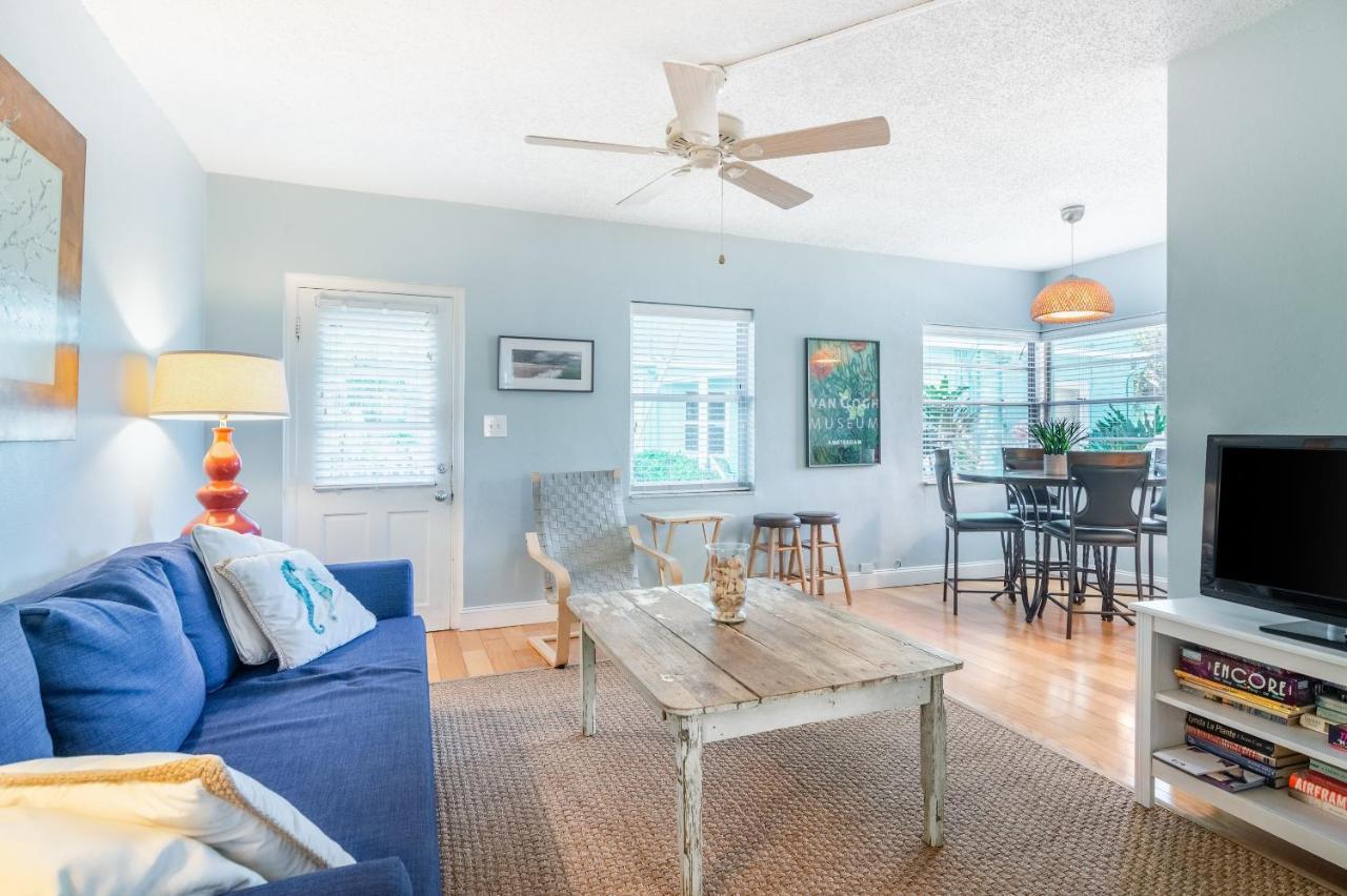 Cute One Bedroom At The Coral Resort Apts Clearwater Beach Exterior photo