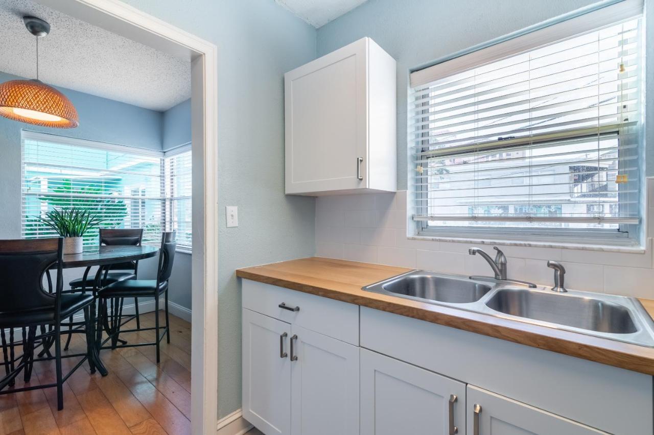 Cute One Bedroom At The Coral Resort Apts Clearwater Beach Exterior photo
